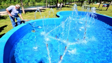 En 2013 se remodeló y convirtió en una fuente de agua.