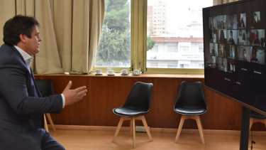 El jefe comunal de Neuquén se reunió con los jóvenes a través de una videoconferencia. (Neuquén capital)