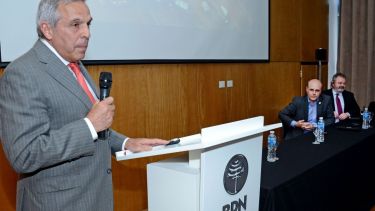 El exgobernador Sapag se metió de lleno en el conflicto entre los vocales. (Archivo)