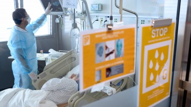 El personal de salud continúa trabajando a medida que se van descubriendo más cuestiones sobre un virus que alteró nuestro ritmo de vida hace ya seis meses. (Foto AP)