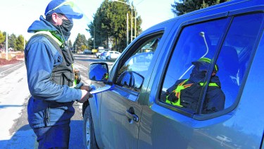 Los contactos estrechos de pacientes confirmados son más de 3.000 y se busca que no circulen por la vía pública.