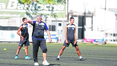 Sergio Priseajniuc, quien llegó al club en reemplazo de Gustavo Coronel, dirigió apenas tres partidos a Cipolletti.  