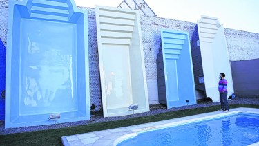 Hay tamaños, colores y modelos variados, para que acompañen el estilo de construcción de las viviendas y la superficie disponible.