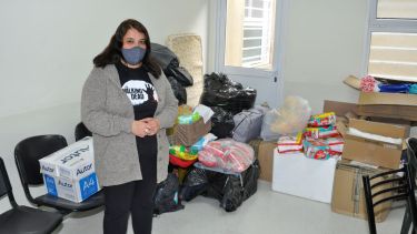 Laura agradeció las donaciones que recibió Bastian y su familia en Jacobacci (foto: José Mellado)