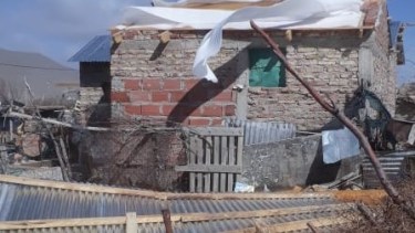 Varias construcciones sufrieron daños en sus techos. (Foto: José Mellado)