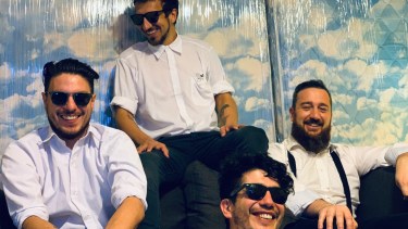 Las Muertes Comunes celebra la vida haciendo canciones.