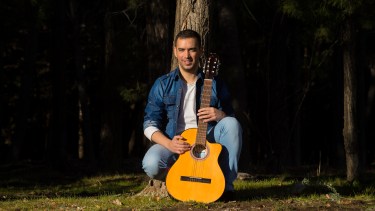 Martín Ast: de las ciencias duras al pentagrama