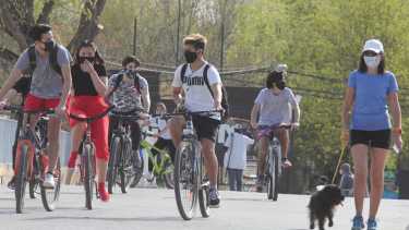 La medida adoptada por Neuquén Capital busca disminuir la circulación de personas para bajar los contagios. (Foto: archivo Oscar Livera)