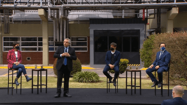 Fernández: «Los reclamos se resuelven frontalmente y no tocando sirenas»