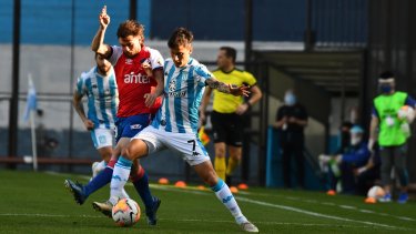 Al final del primer tiempo, la Academia y el Bolso no se sacan ventajas.