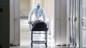 Fernández encabezará una ceremonia en memoria de los fallecidos con coronavirus en el país