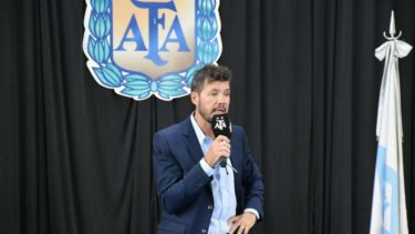 El presidente de la Lliga Profesional indicó que el fútbol podría regresar en octubre.