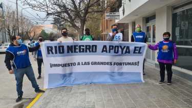 Organizaciones se expresaron frente a la AFIP en Roca a favor del impuesto a las grandes fortunas