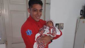 El bombero voluntario de Patagones que le salvó la vida a una beba