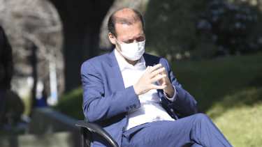 Gutiérrez: "con mucho respeto a los magos, esto no es magia". El gobernador resaltó que hay que detener los contagios de coronavirus. Foto: Florencia Salto.