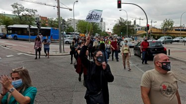 Fuertes marchas en Madrid rechazan las medidas contra el rebrote de covid