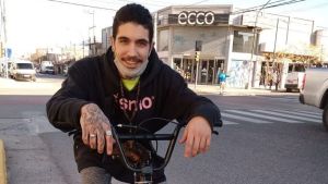 Atropellaron a un joven y lo dejaron abandonado en la calle en Centenario