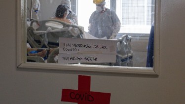 El trabajo en el hospital de Allen es intenso. En dos semanas los casos activos pasaron de 98 a 170. (Foto: Juan Thomes)