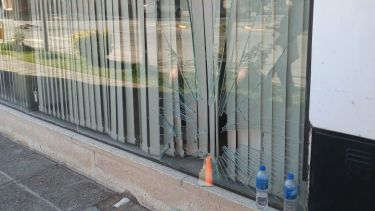 El gobierno local presentó una denuncia penal por los daños en el edificio municipal.