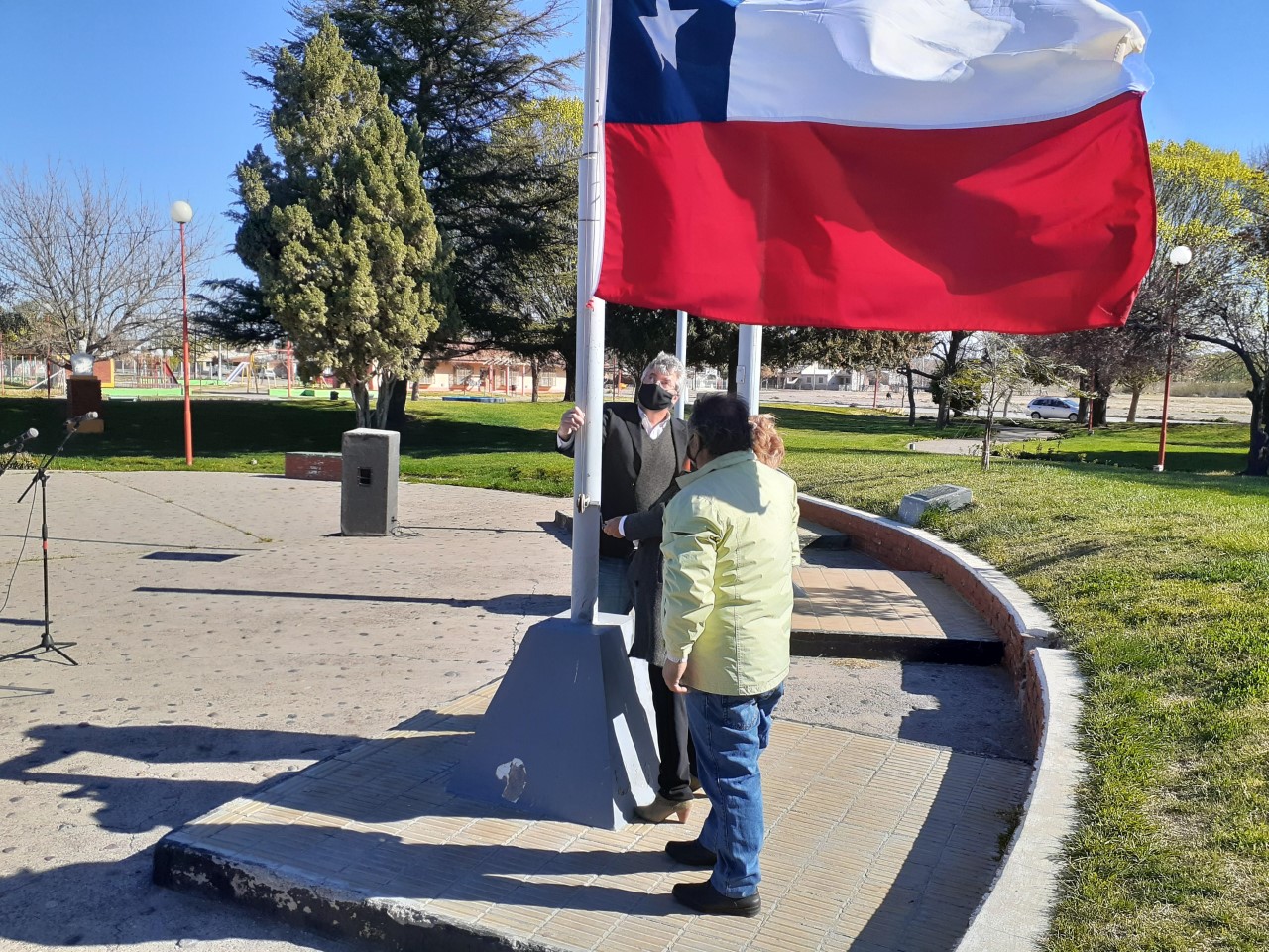El 210 aniversario de la independencia de Chile se celebró en Chichinales. (Foto Pablo Accinelli)