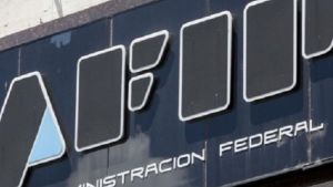 La AFIP devolverá los impuestos cobrados por compras de dólares y gastos con tarjetas