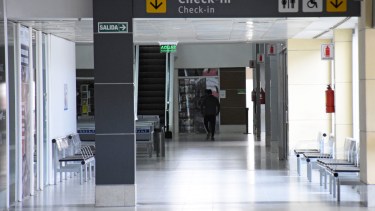 El aeropuerto de Neuquén recibirá hoy el primer vuelo comercial, tras las restricciones. (Foto: Florencia Salto)