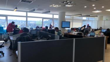 El servicio pasó de tener 10 operadores a 60.  Está vigente desde el inicio de la pandemia. Foto: Gentileza