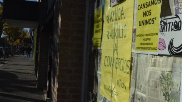 Muchos comerciantes se vieron obligados a abrir sus puertas o bien siguen sin poder realizar actividad. (foto: archivo)