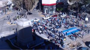 El banderazo se hizo sentir en el centro de Neuquén