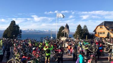 La Pedaleada por la Vida terminó en el Centro Cívico con las bicicletas en alto. Foto: archivo