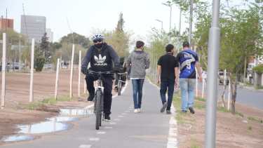 El Municipio de Neuquén habilitó  ayer 13 kilómetros de ciclovías y bicisendas. Foto: Yamil Regules
