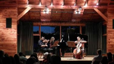 La belleza de las instalaciones en la zona de Llao Llao atrae a artistas y docentes de todo el mundo. Foto: archivo