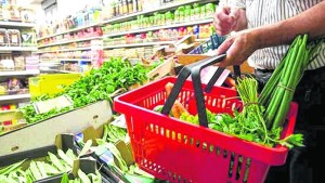 La canasta básica quedó a un paso de superar los 100.000 pesos