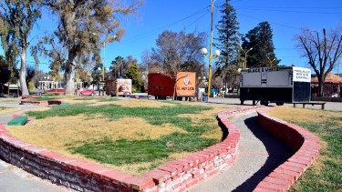 El pedido de propietarios de carros de comida tuvo respuesta y podrán funcionar en Regina. (Foto Néstor Salas)