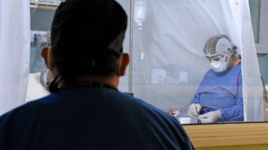 Las 14 camas UTI están ocupadas en Cipolletti. (foto Florencia Salto)