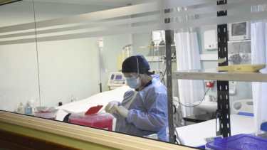 La terapia intensiva en el hospital de Cipolletti está colmada de pacientes. 