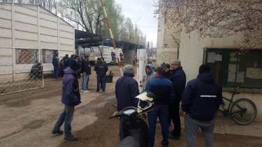 Trabajadores del corralón municipal piden mejorar las pautas sanitarias. (Foto Néstor Salas)
