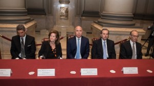 El Gobierno impulsa un tribunal intermedio que erosionaría el poder de la Corte