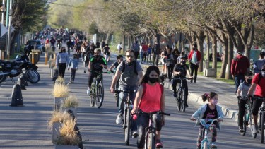 El coronavirus no frenó los festejos primaverales en Neuquén. (Foto: Oscar Livera)