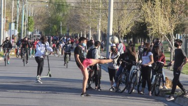 El coronavirus no frenó los festejos primaverales en Neuquén. (Foto: Oscar Livera)