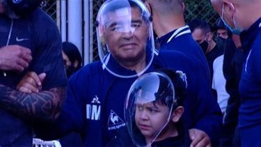El técnico de Gimnasia estuvo junto a su hijo Diego Fernando.