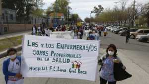 Trabajadores de la Salud se movilizan y exigen mejores salarios, en Roca