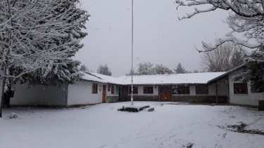 La escuela 92 de El Manso se encuentra a 17 kilómetros de Chile. Foto: gentileza