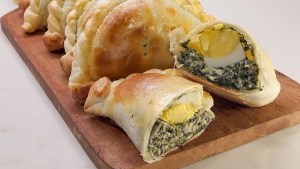 Empanadas con relleno de espinaca, suculentas y sabrosas