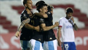 Racing clasificó a octavos y quiere quedarse con su grupo: mirá los goles