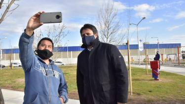 el Parque Lineal Unión de Mayo, un nuevo espacio público que cuenta con skatepark, canchas de fútbol-tenis, básquet, tenis de mesas, juegos recreativos e inclusivos, y áreas de encuentros familiares.
