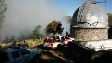 Evacúan Observatorio Astronómico de Córdoba por incendios