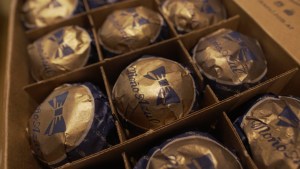 Manzanas, peras y kiwis llegan como bombones de la chacra a la mesa familiar