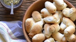 Cuernitos de grasa con el toque casero