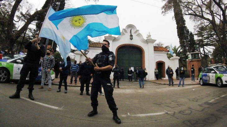 El reclamo de la policía de Buenos Aires en la Quinta de Olivos. 